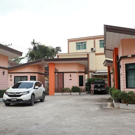 Angie Resort At Sapan Mai Бангкок Экстерьер фото